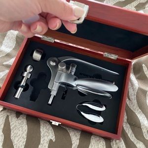 ⭐️🌴 Wine Box Gift With Wine Accessory Set